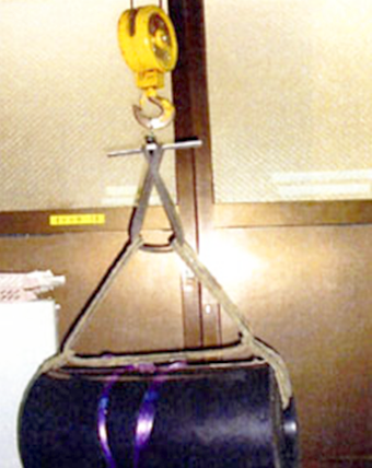 重さ50kgで引張試験をしている様子