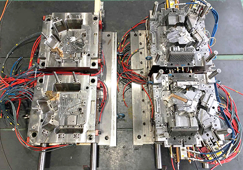 重量感のある金型の画像